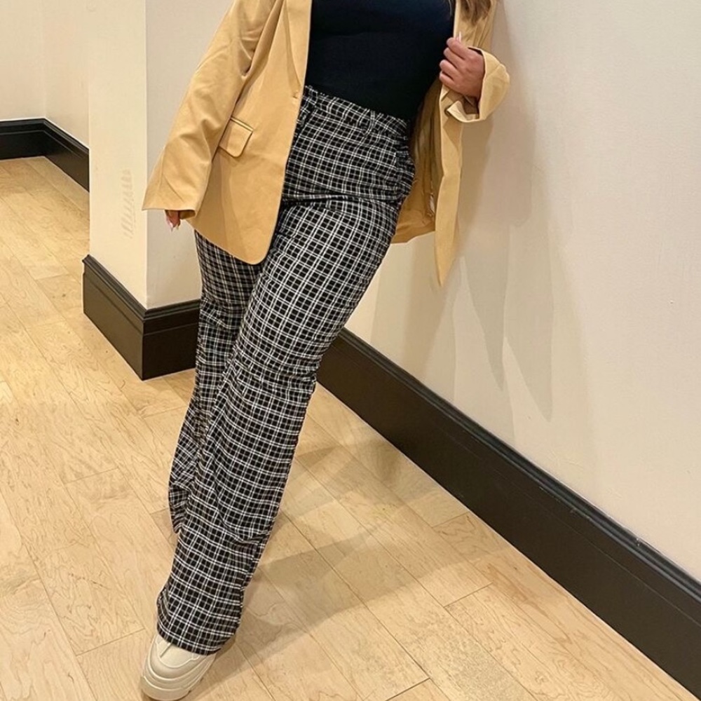 MAKE OFFER!🫰🏻 NWT - Plus Size Checkered Flare Pants
